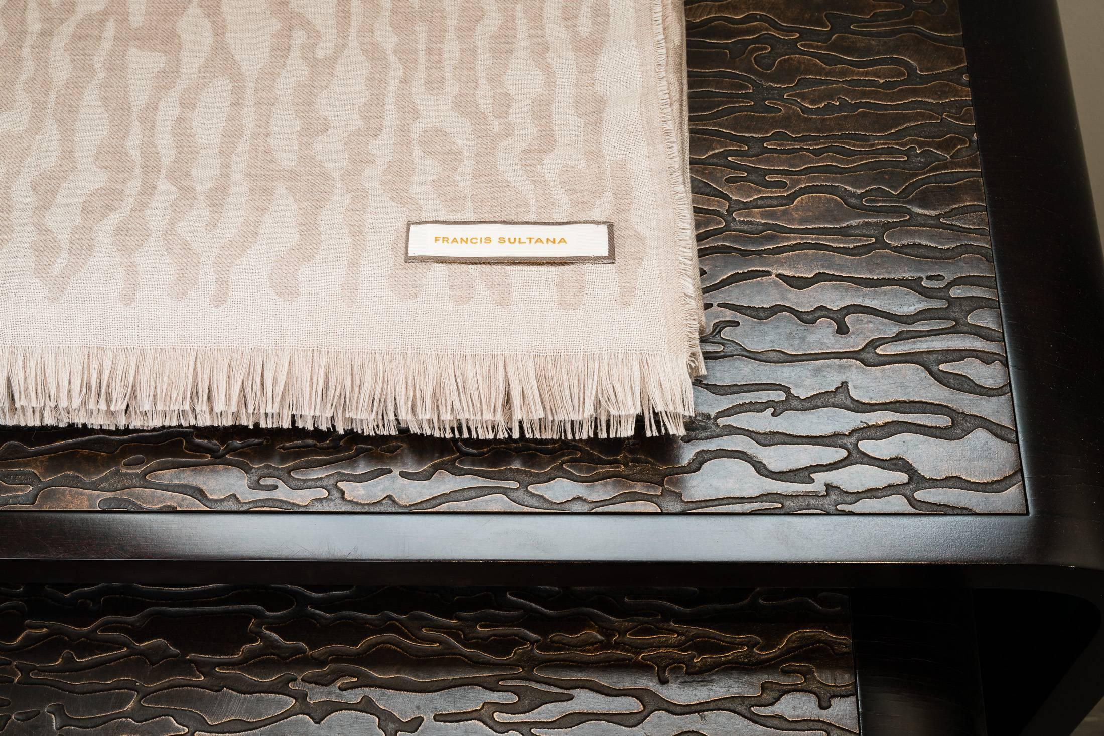 160 x 200 cm The first FS Camouflage throw is available in reversible beige and taupe.