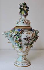 Vase couvert en porcelaine polychrome de SAX, vers 1890
