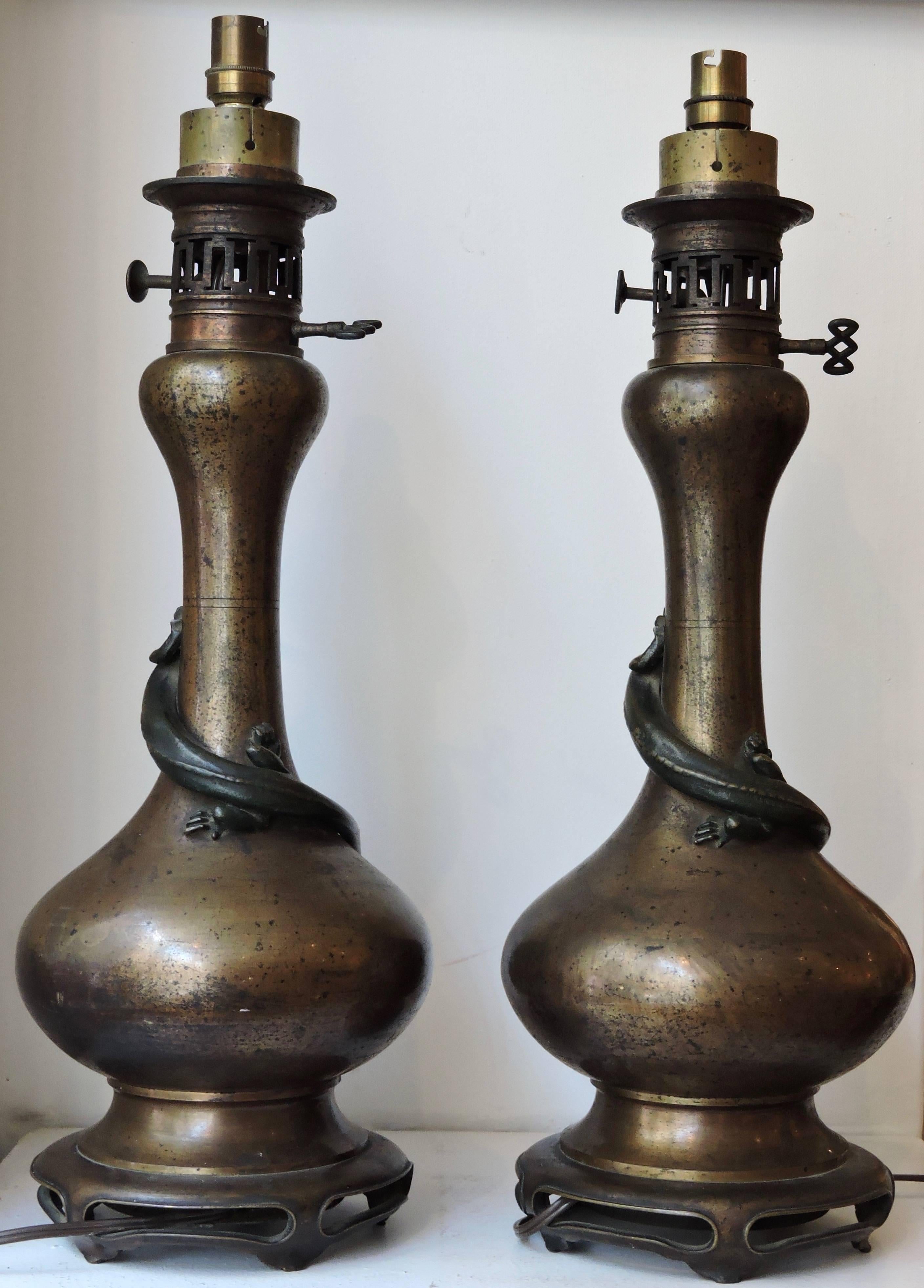 A pair of 19th century of golden brown two patinas bronze Japonisme lamps with lizards design in relief,
mounted for electricity.