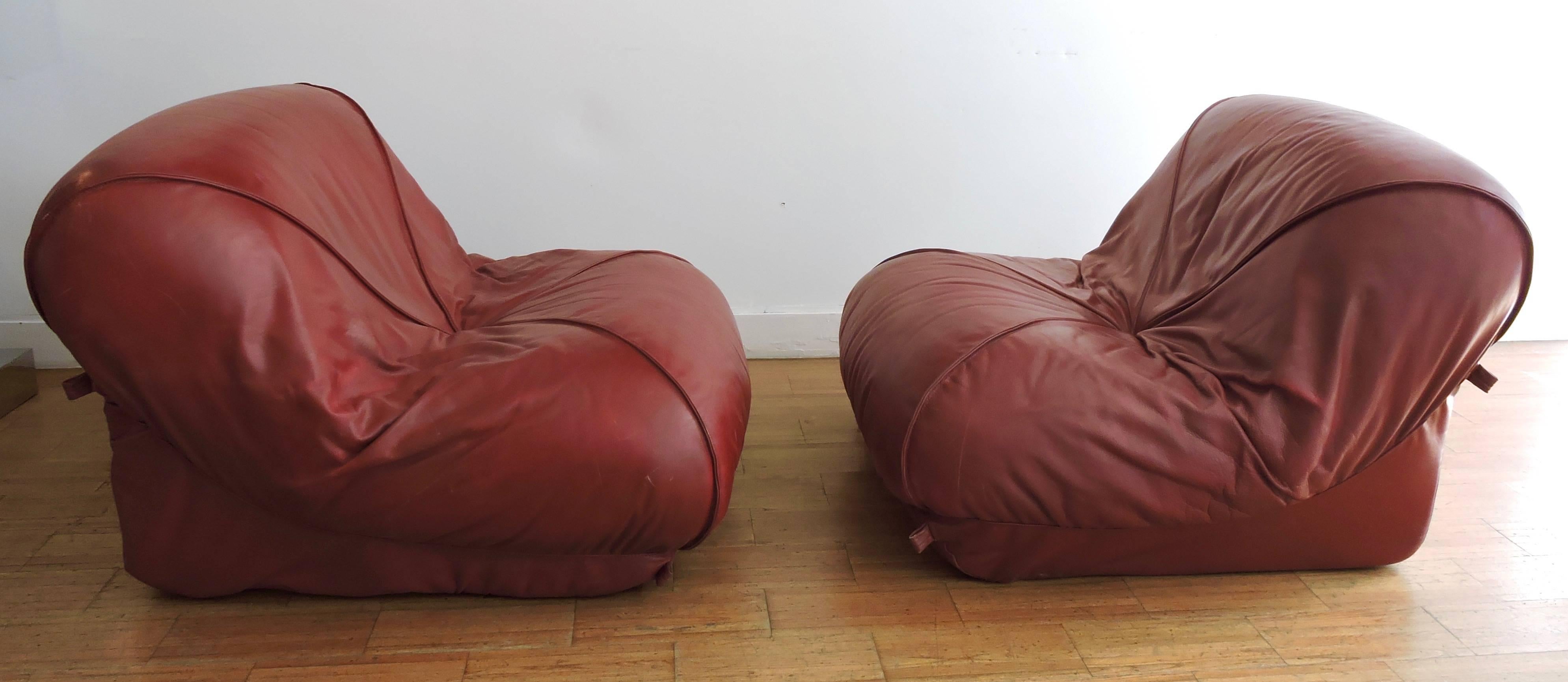 Pair of 1970s Red Leather Low Soft Chairs by Airborne In Good Condition In Saint-Ouen, FR