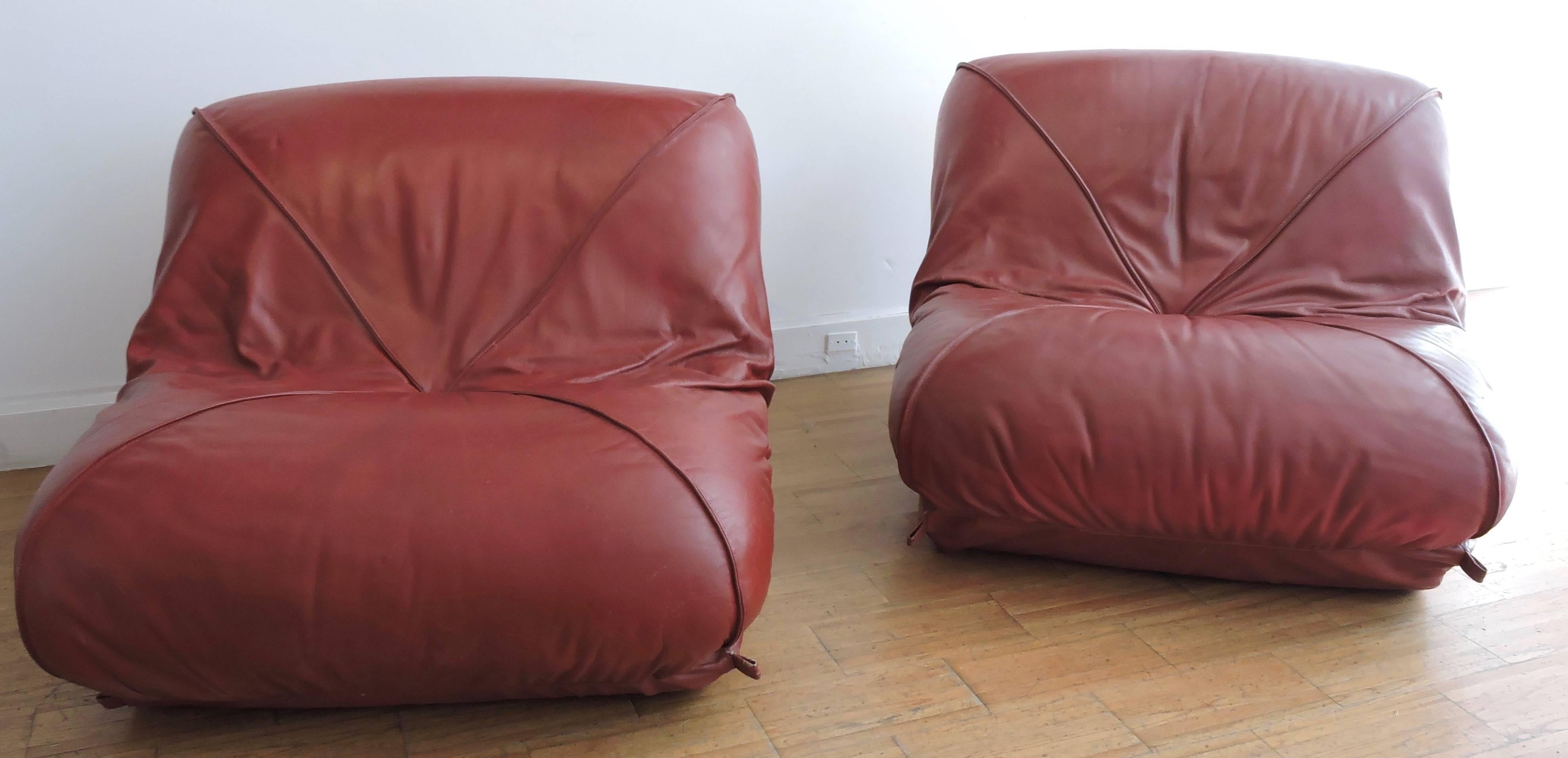 A Pair of extremely comfortable 1970s red leather low soft chairs by Airborne, (France). 

Model Patate, displayed in the exhibition 'Europe in the Design Centre' at the Design Centre, London, 1973.

 