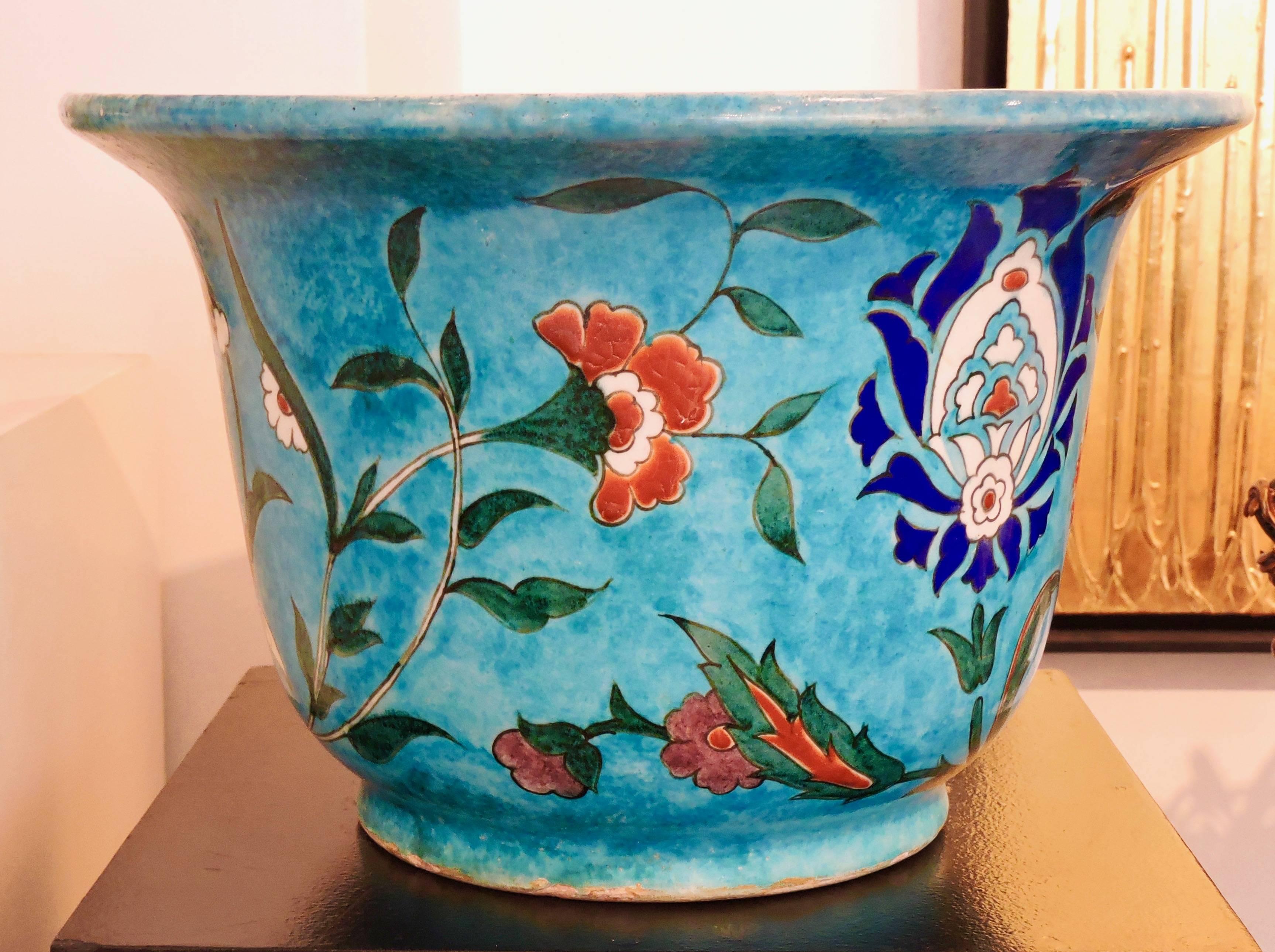 A polychrome enamelled faience flowerpot with an Iznik style decoration.
Marked TD
Drainage hole.