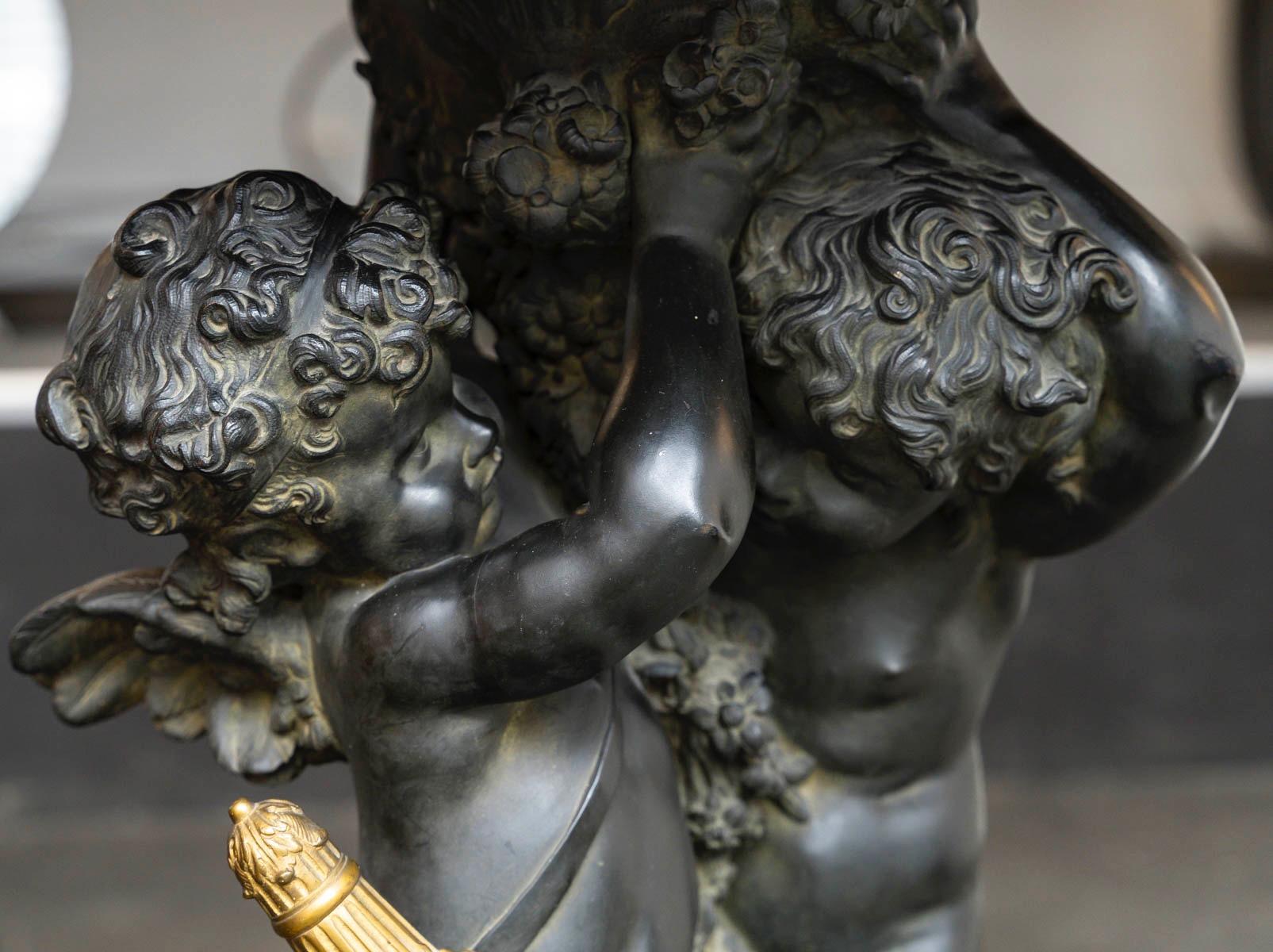 Cupidon et Psyché, un Auguste Moreau (1834-1917)  Groupe en bronze Guéridon, 1884 en vente 4