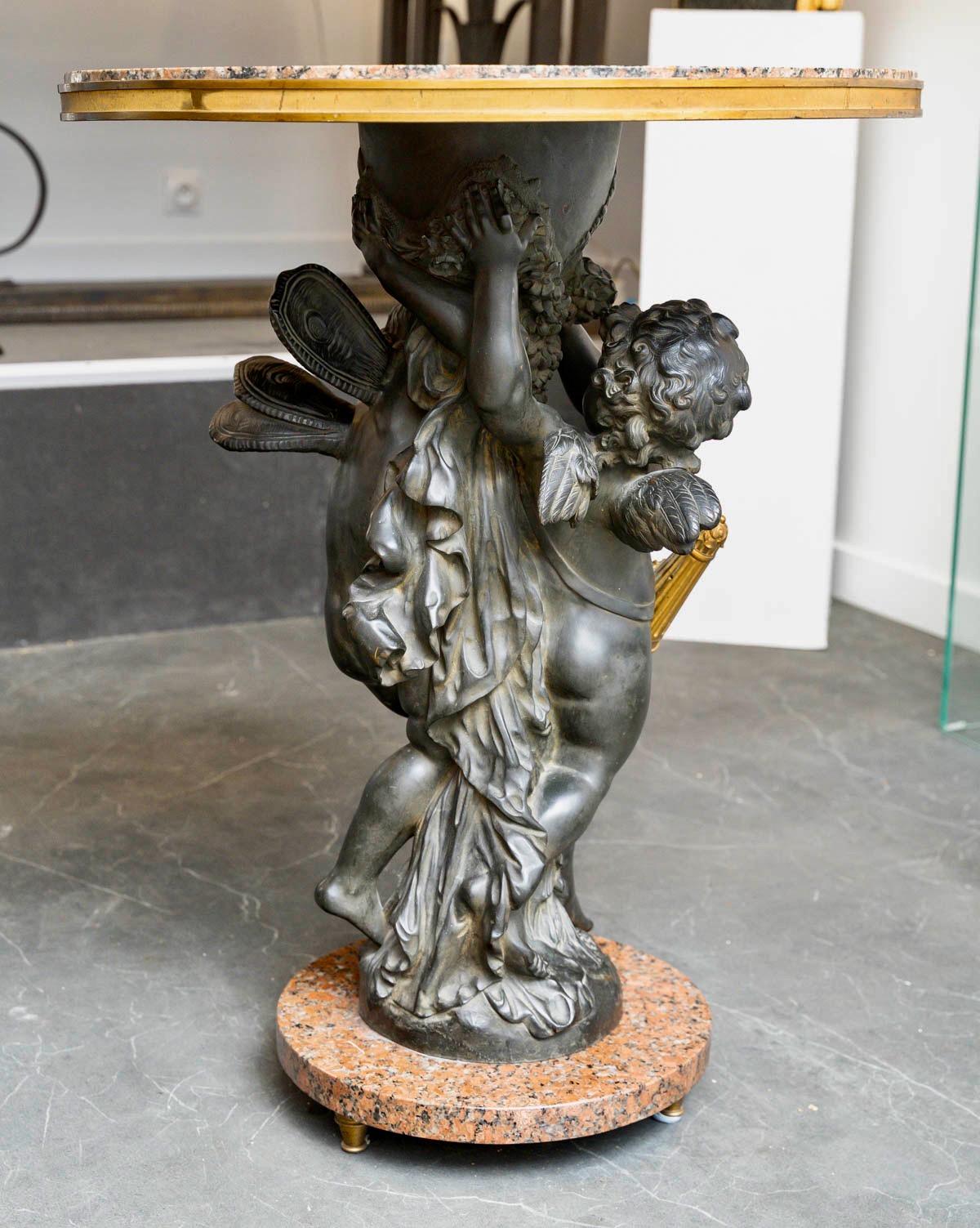 Cupidon et Psyché, un Auguste Moreau (1834-1917)  Groupe en bronze Guéridon, 1884 Bon état - En vente à Saint-Ouen, FR