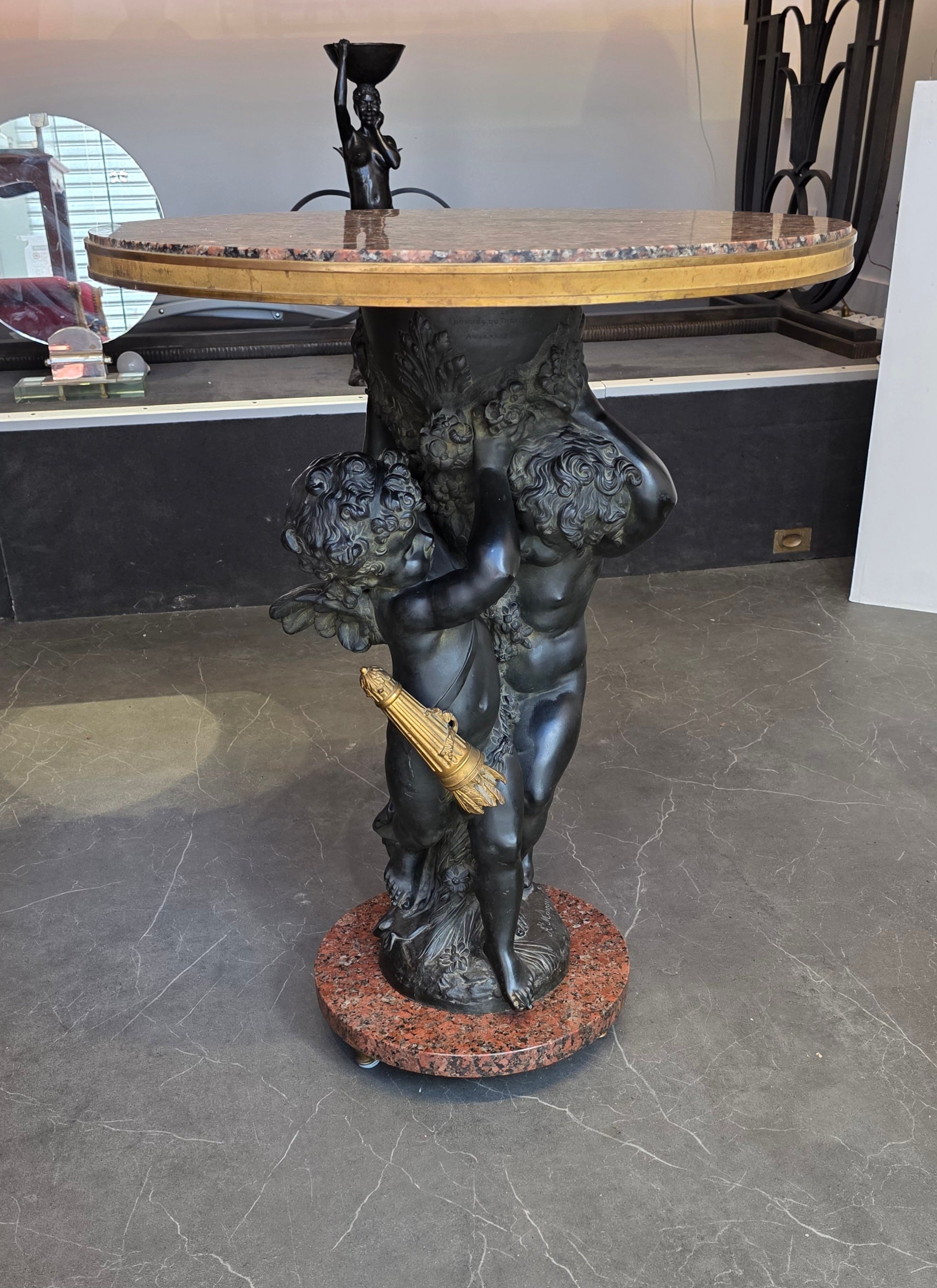 Napoléon III Cupidon et Psyché, un Auguste Moreau (1834-1917)  Groupe en bronze Guéridon, 1884 en vente