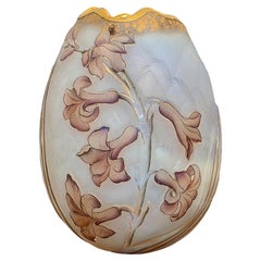 Daum Nancy, vaso in vetro cammeo in stile Art Nouveau a forma di uovo "Mountain", 1900 circa