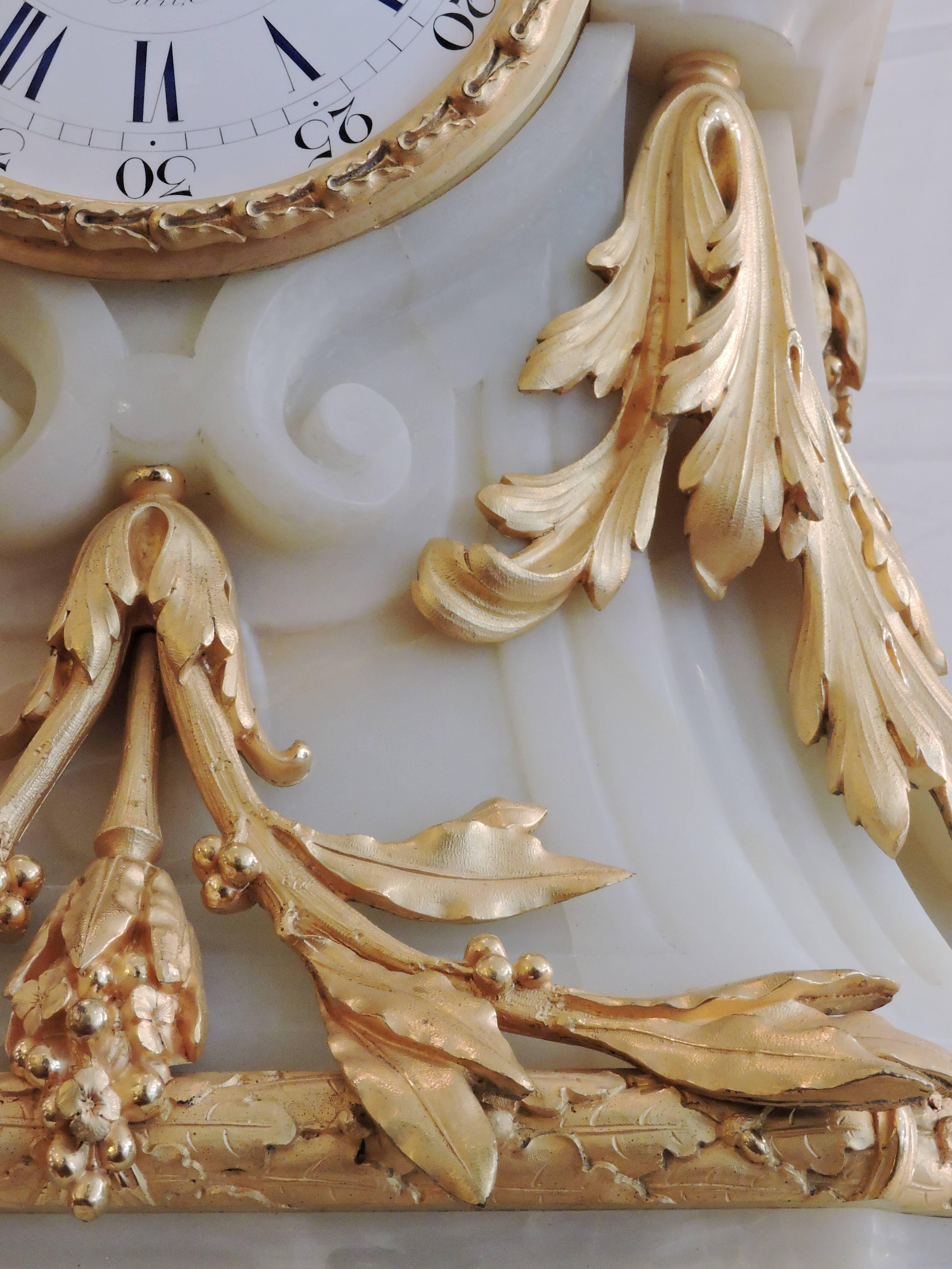 Rare French Ormulu and White Onyx Thee-Piece Clock Garniture by Raingo Freres In Good Condition In Saint-Ouen, FR