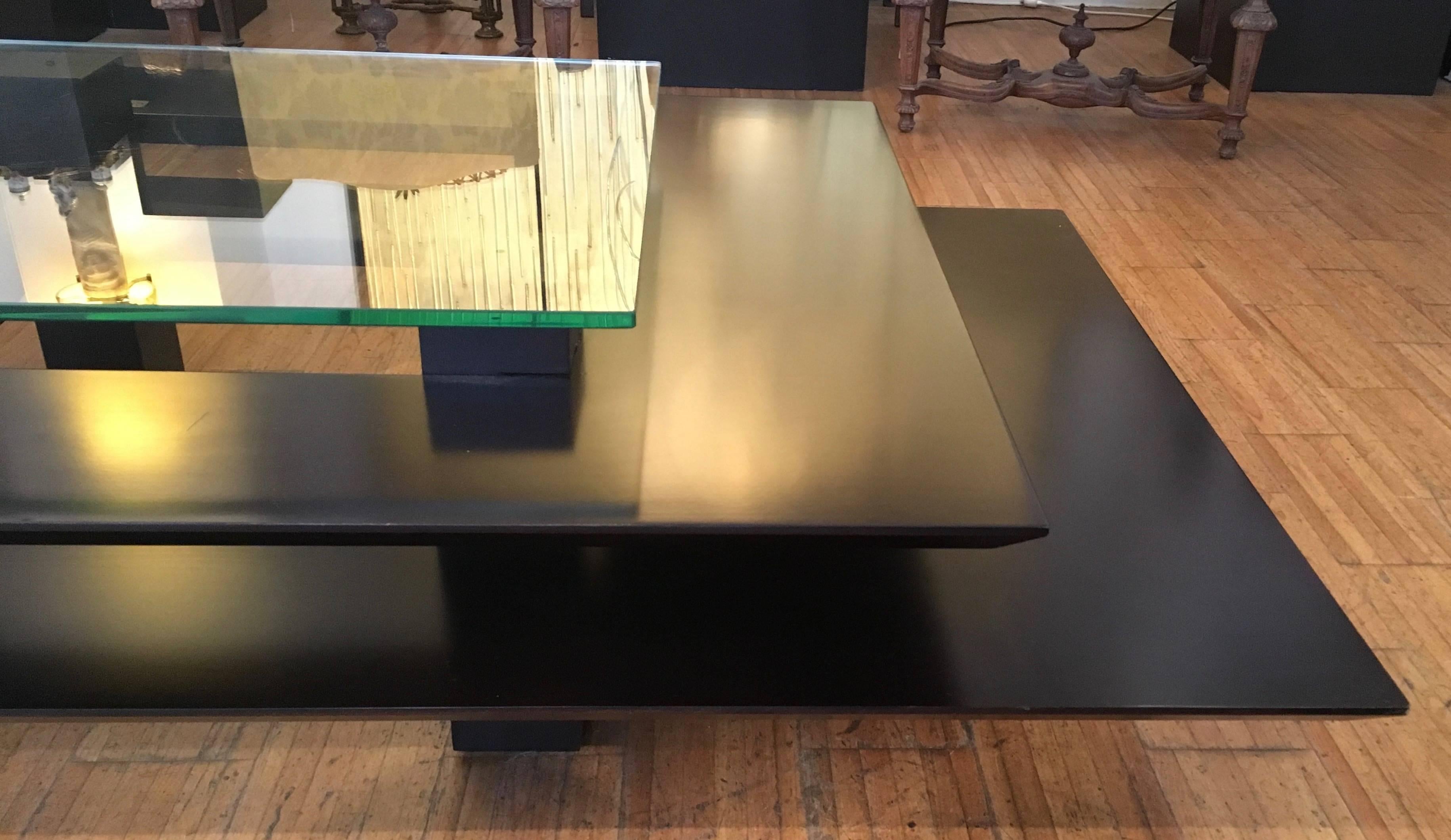 Helène Clemmer Heidsieck 

Coffee table, made of three overlaid surfaces (two wooden and the top one in see-through glass). Elegant and light. 

Signed Clemmer Heidsieck.

Measures: Bottom layer (in wood) : 145 x 100 cm
Middle layer (wood): 120 x