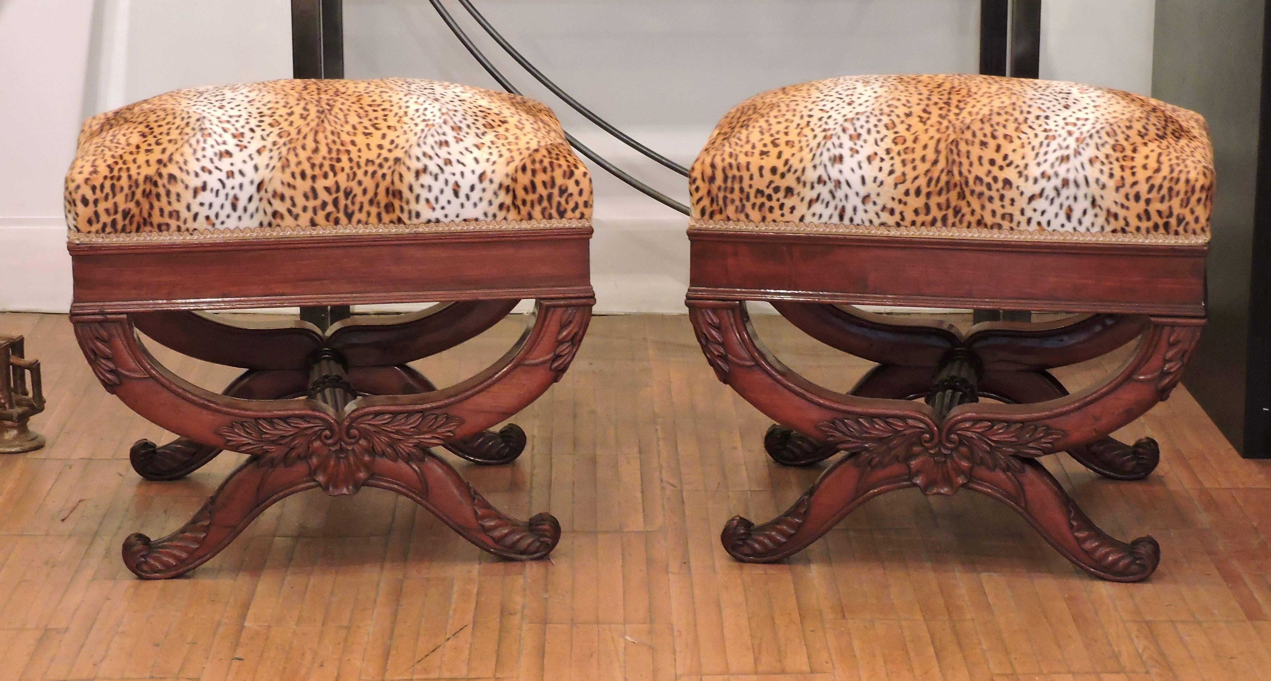 Pair of mahogany Empire French Curule stools
Shells and foliage decoration
Epoque Empire
circa 1815-1820.