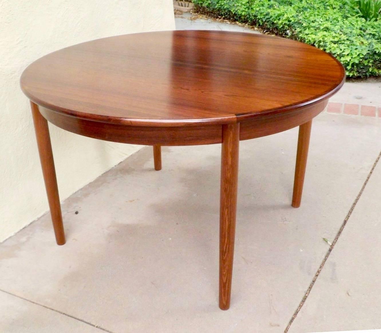 Mid-20th Century Danish Mid-Century Modern Extendable Rosewood Dining Table with Leaves