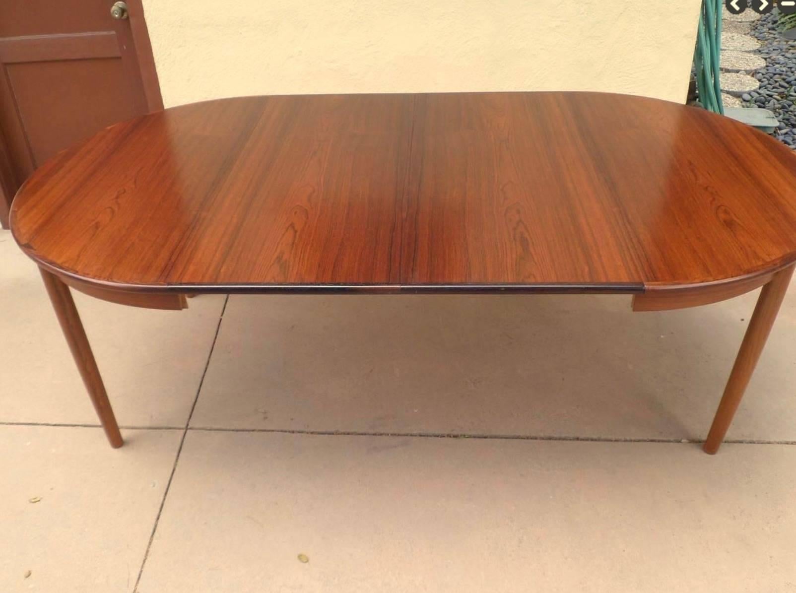 Danish Mid-Century Modern Extendable Rosewood Dining Table with Leaves 2