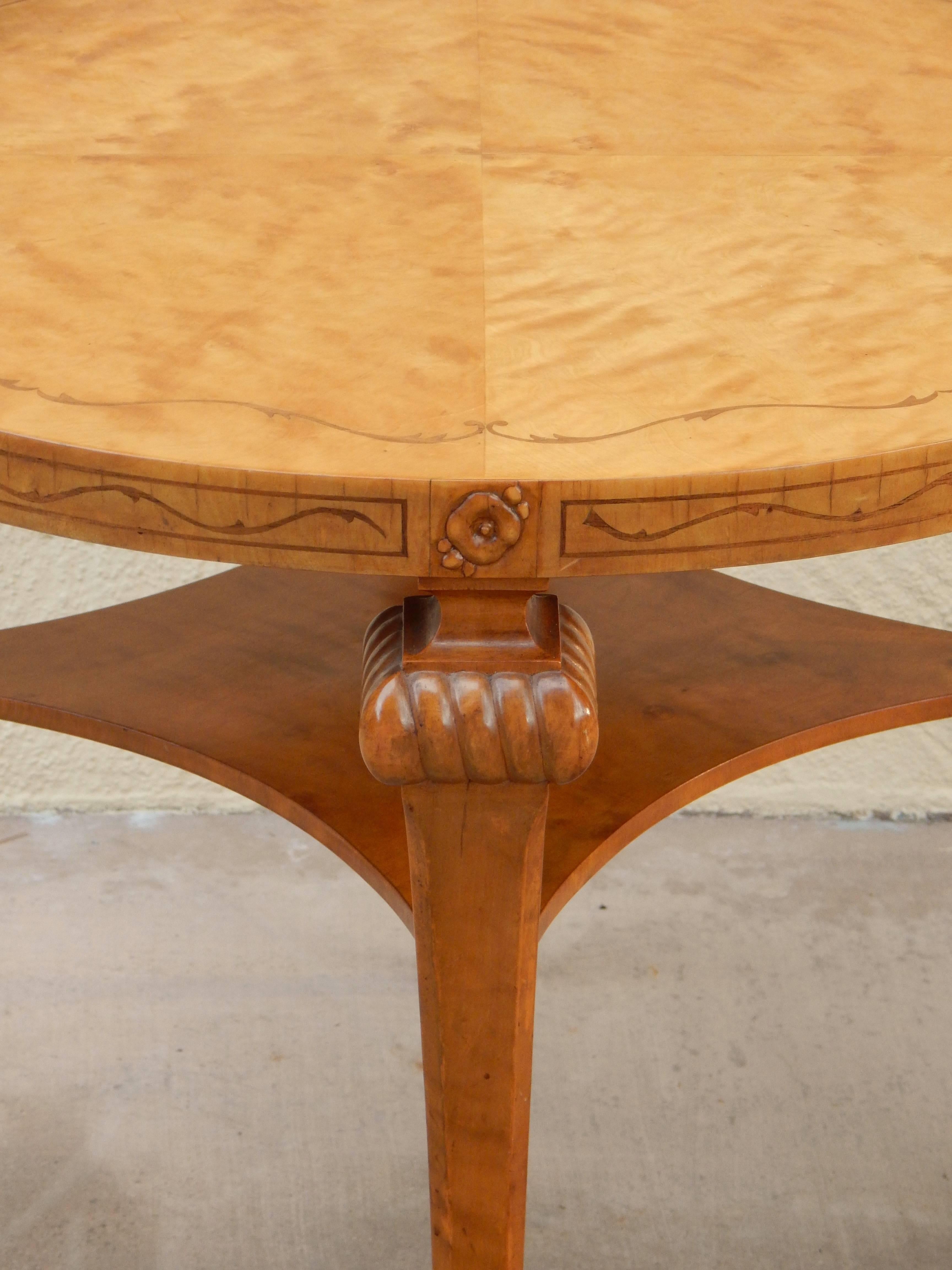 Swedish Art Deco Table in Highly Figured Golden Flame Birch Wood, circa 1920 For Sale 1