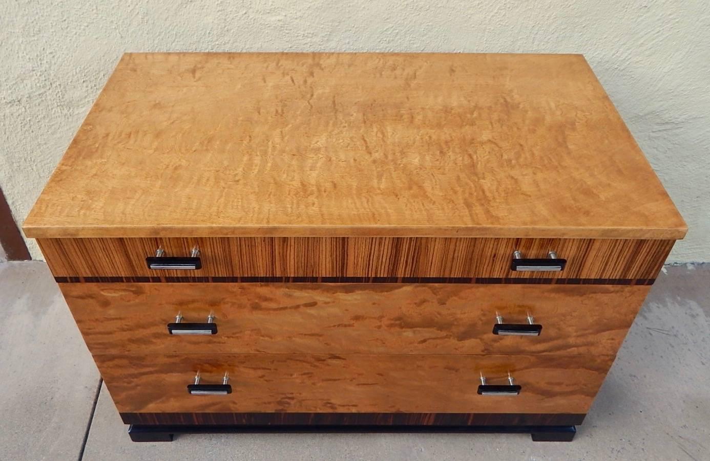 Mid-20th Century Swedish Art Deco Chest of Drawers in Flame Birch and Rosewood, 1930 For Sale