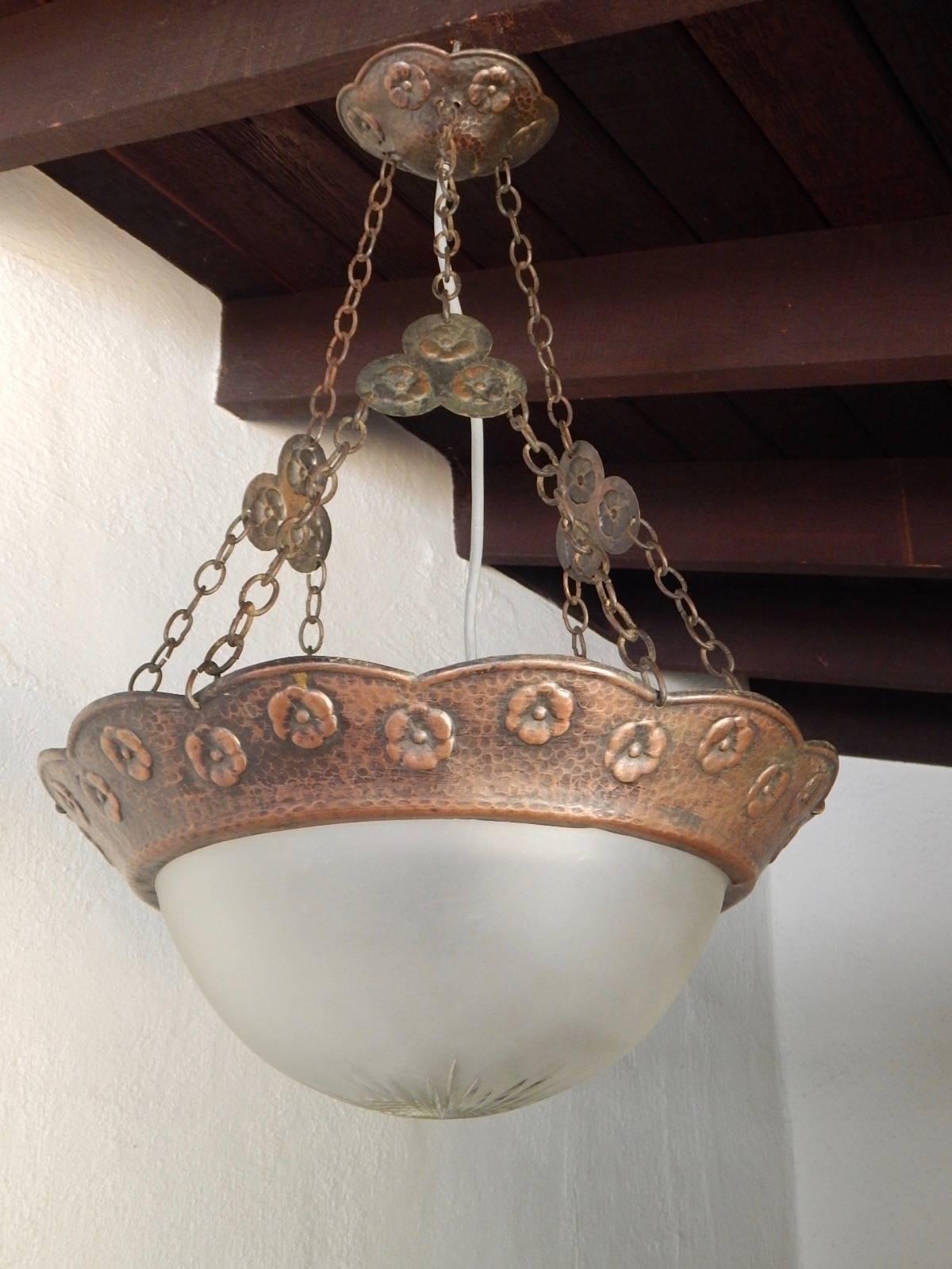 Early 20th Century Swedish Arts & Crafts Hammered Copper Hanging Light Fixture, circa 1910 For Sale
