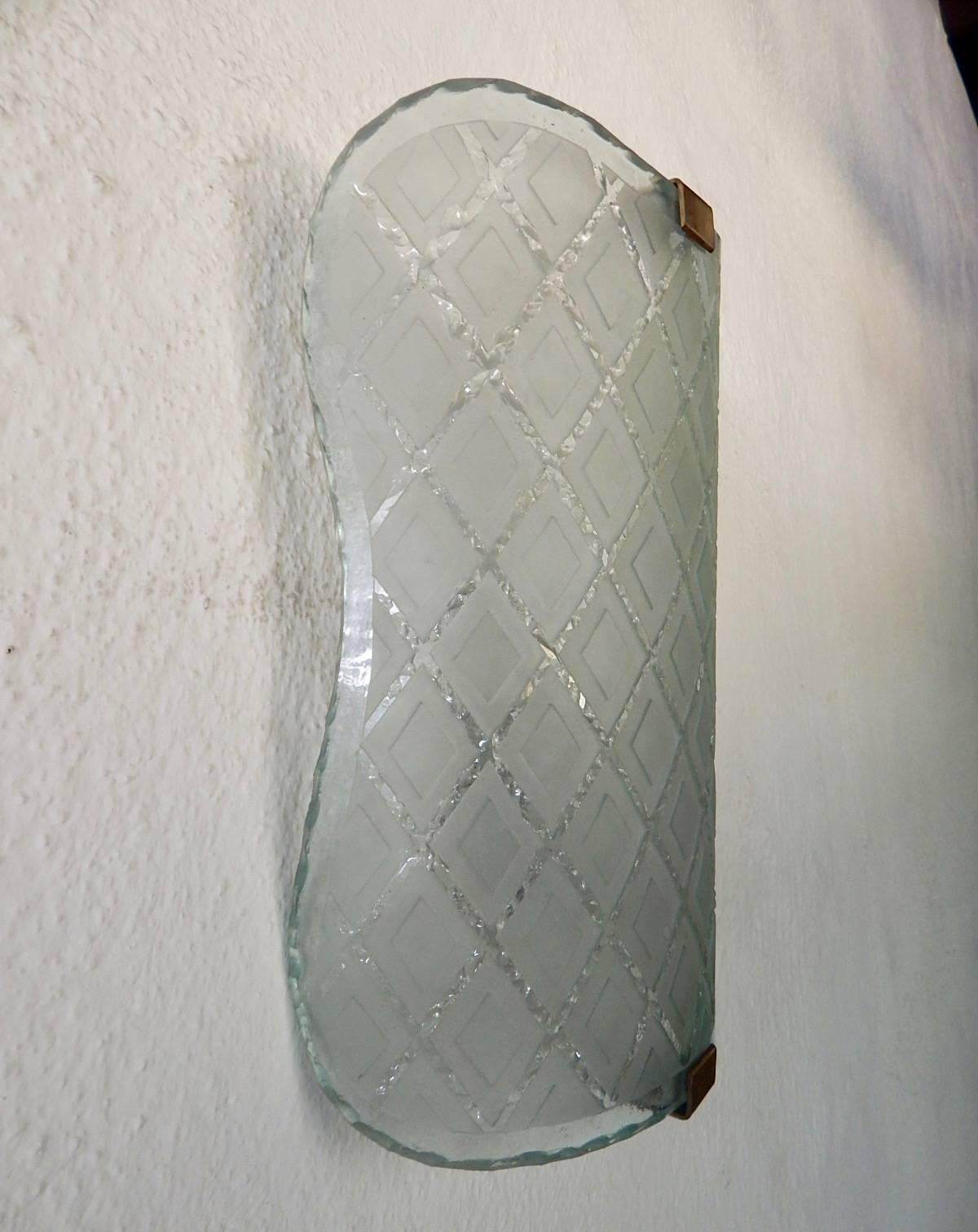 Swedish art moderne etched and sand blasted glass wall sconce. With Hammer-chipped edges. Bronze mounting brackets. Price includes complete rewiring. Sweden, 1940s.