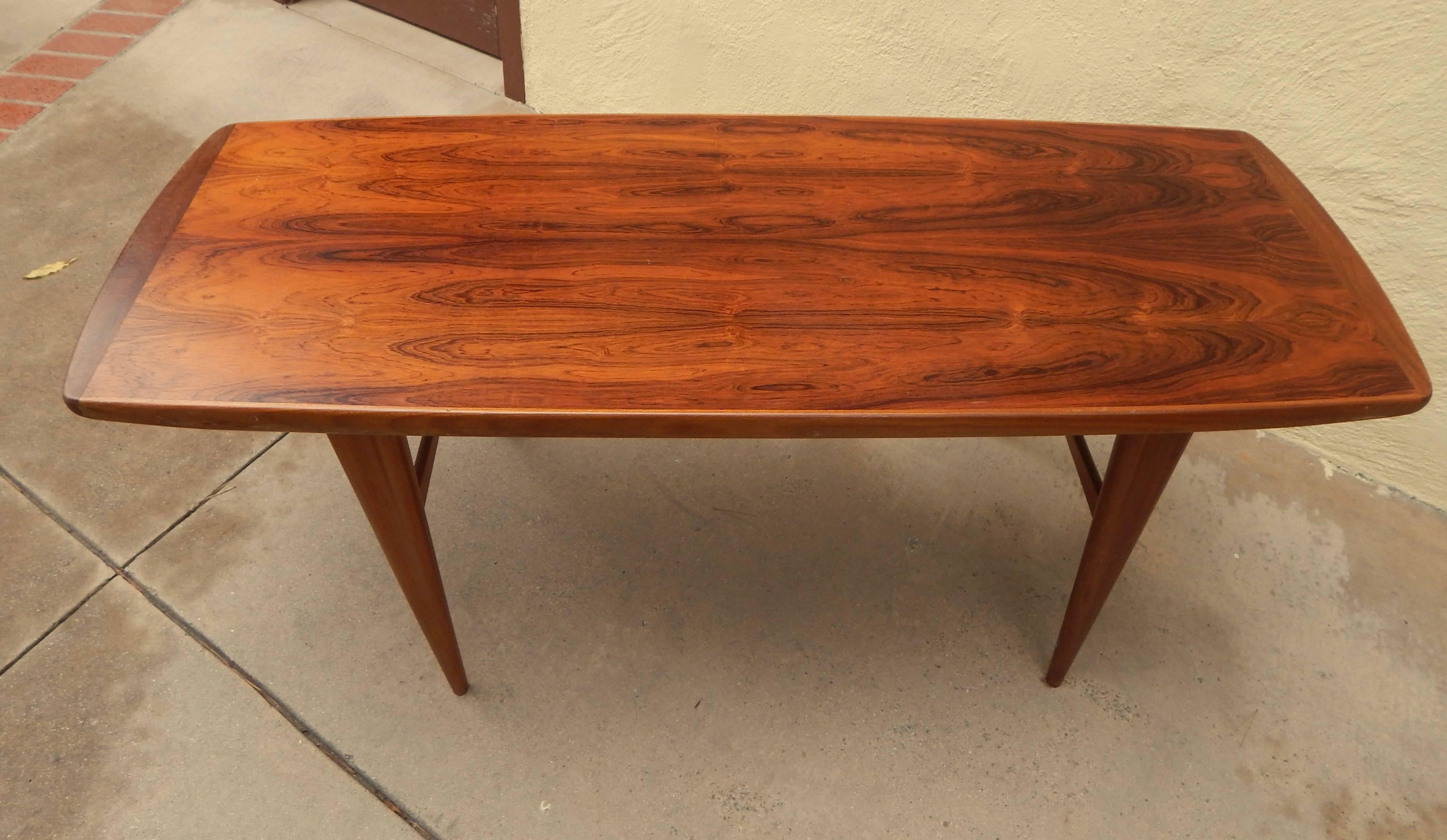 Swedish Mid-Century Modern coffee table rendered in very highly figured rosewood. End caps in solid rosewood.
Tapered legs. Made in Sweden, circa 1950.