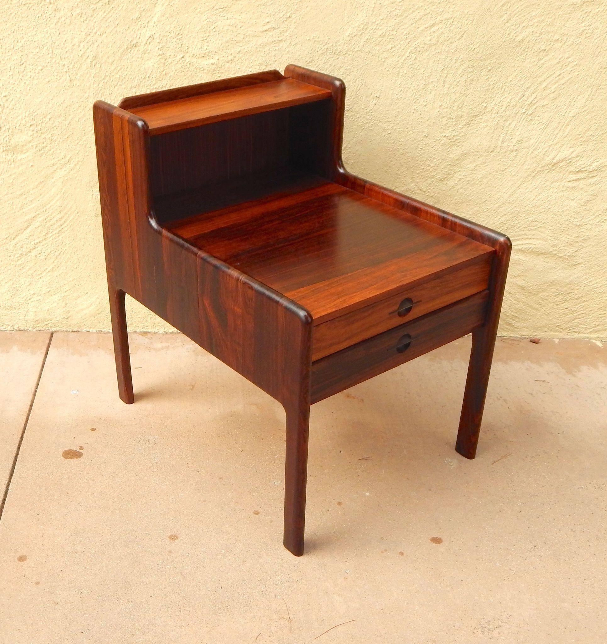 Danish Mid-Century Modern Rosewood Side Table, circa 1960 In Good Condition For Sale In Richmond, VA