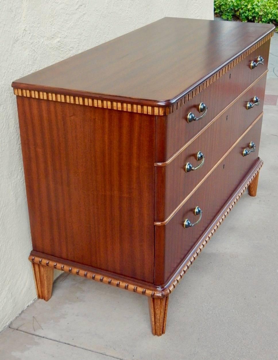Art Deco Swedish 1940s Moderne Chest of Drawers in Mahogany and Birch For Sale