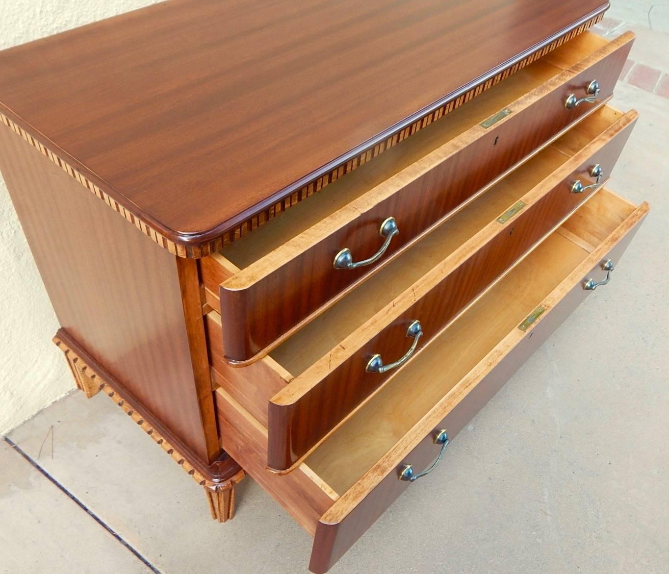 Swedish 1940s Moderne Chest of Drawers in Mahogany and Birch In Excellent Condition For Sale In Richmond, VA