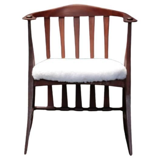 Sillón italiano de mediados de siglo con bonitas patas curvadas en venta