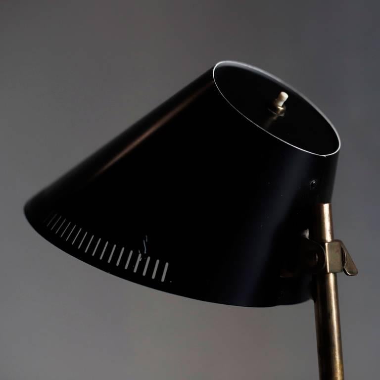 Finland's leading Industrial designer,
Table lamp by Paavo Tynell.
The refined form of Tynell and the contrast between black paint and brass
It gives a sense of quality.

 