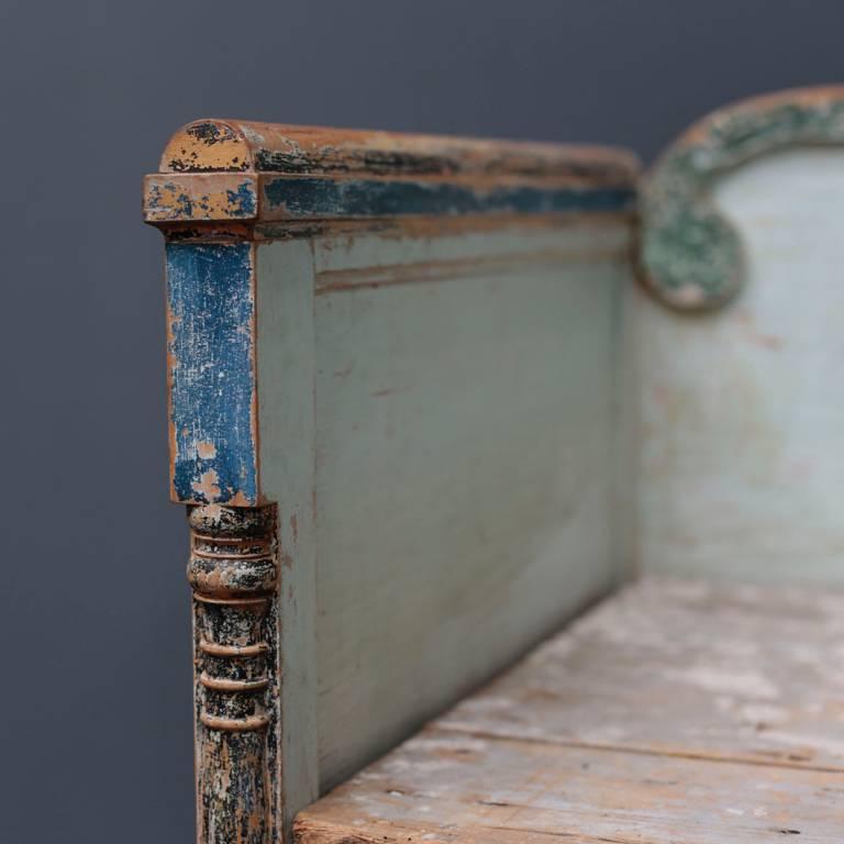 Swedish Gustavian Bench with Blue Painted In Good Condition In Tokyo, Tokyo