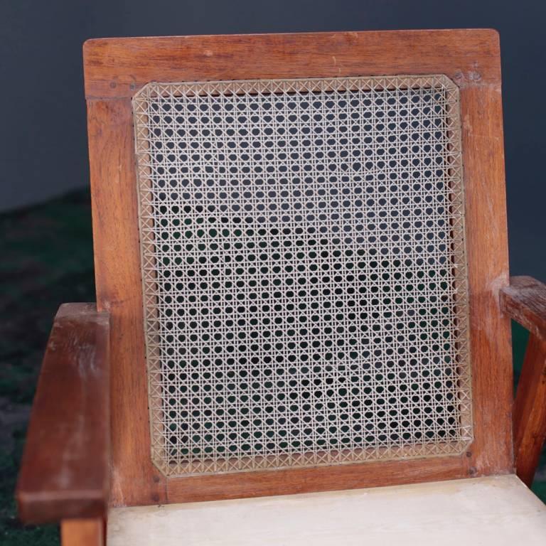 Indian Vintage Easy Chair With Wood Seat At 1stdibs Mid Century Modern Indian Vintage Easy Chair With Wood Seat For