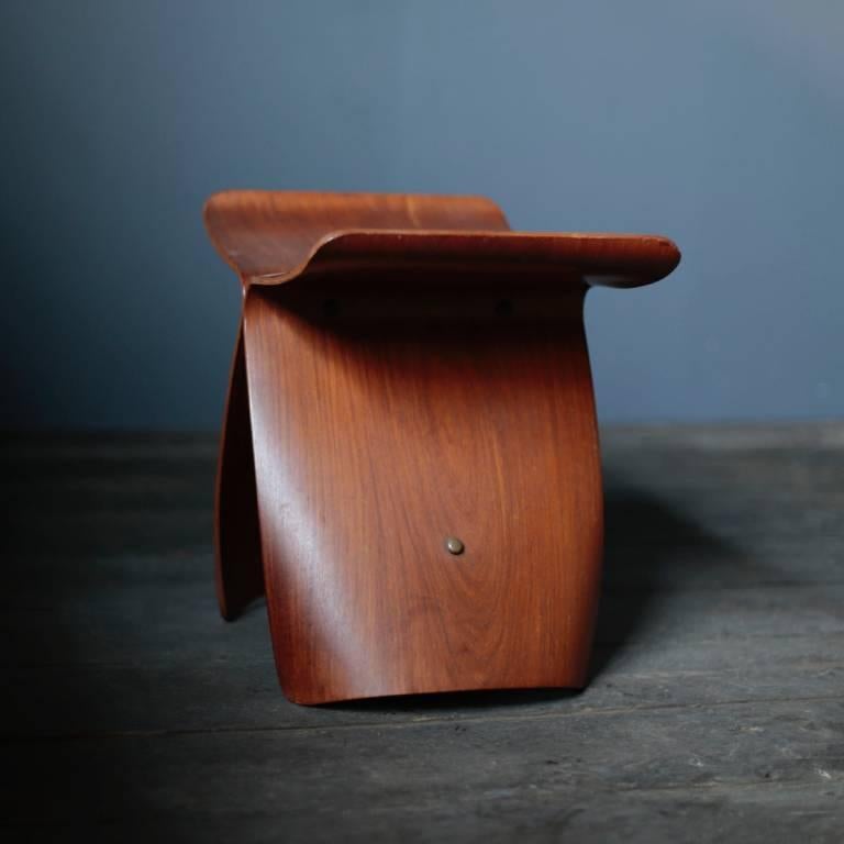 Rare butterfly stool designed by Sori Yanagi, manufactured by Tendo in Japan
Precious early works. There is a seal.
