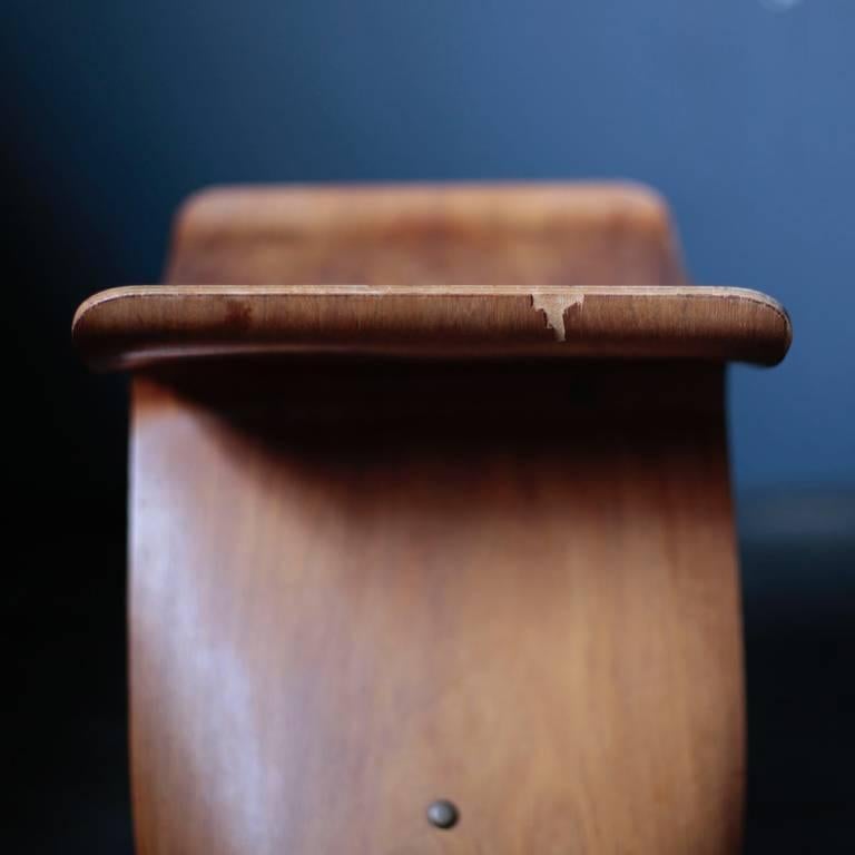 Rare butterfly stool designed by Sori Yanagi, manufactured by Tendo in Japan.
Precious early works. There is a seal. There are some scratches.