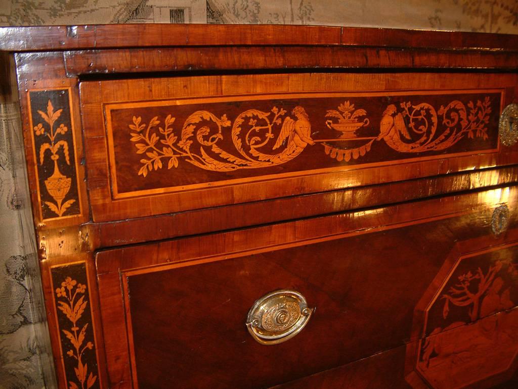 Neoclassical Italian Milanese Walnut Commode, circa 1770 In Good Condition In East Sussex, GB