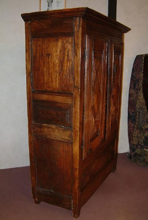 17th Century Louis XIV Period Small Oak Walnut Armoire In Good Condition For Sale In East Sussex, GB