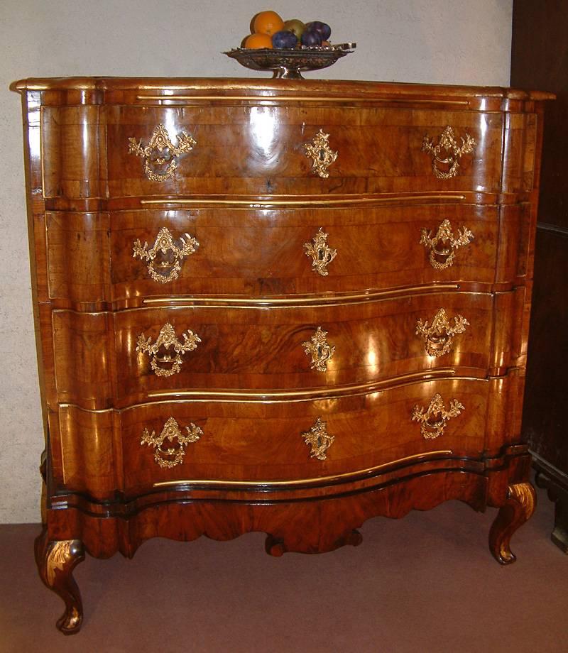 Large 18th Century Walnut Commode of Arc en Arbalette Shaped Form, circa 1750 3