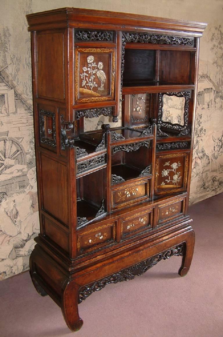 Small Japanese Meiji Period Inlaid Cabinet Shodana, circa 1870 In Good Condition For Sale In East Sussex, GB