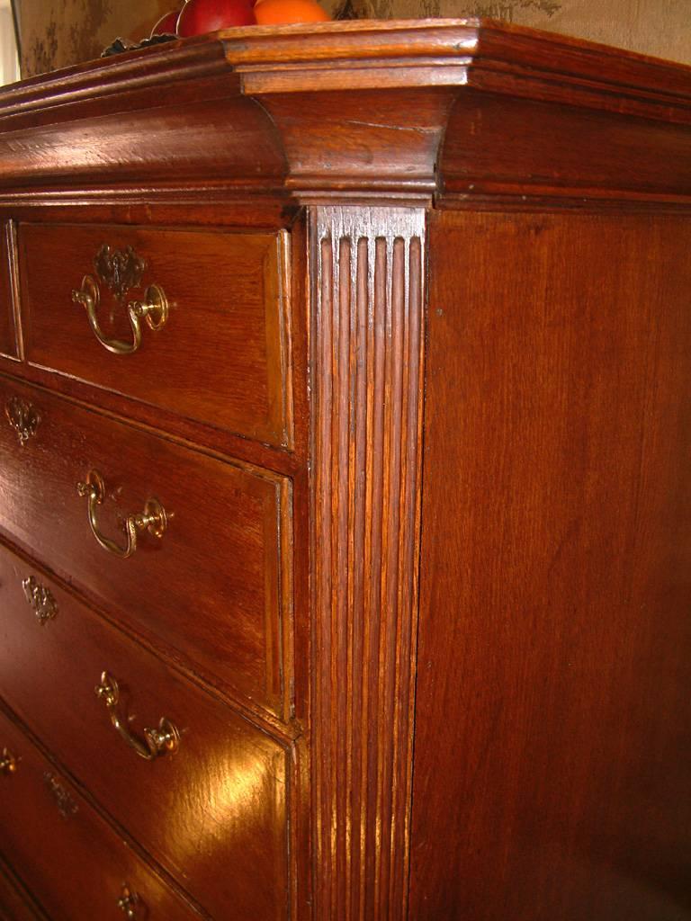 Small George II Oak Chest on Chest with Concave Starburst Inlaid Panel In Good Condition In East Sussex, GB