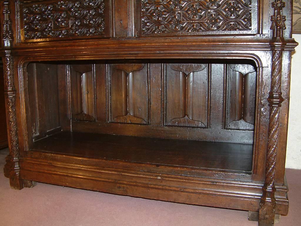 Early 16th Century Late Medieval Gothic Period Oak Court Cupboard, circa 1520 In Good Condition For Sale In East Sussex, GB