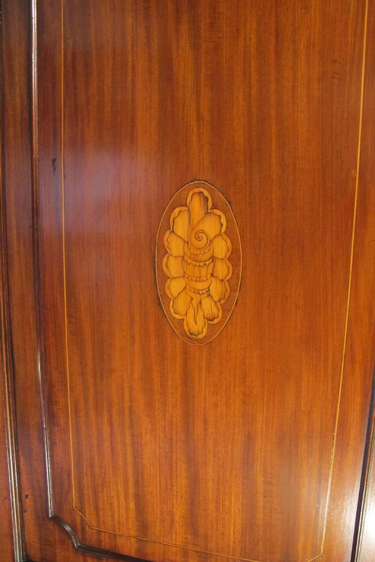 English George III Period Mahogany Linen Press Dating from circa 1800 For Sale