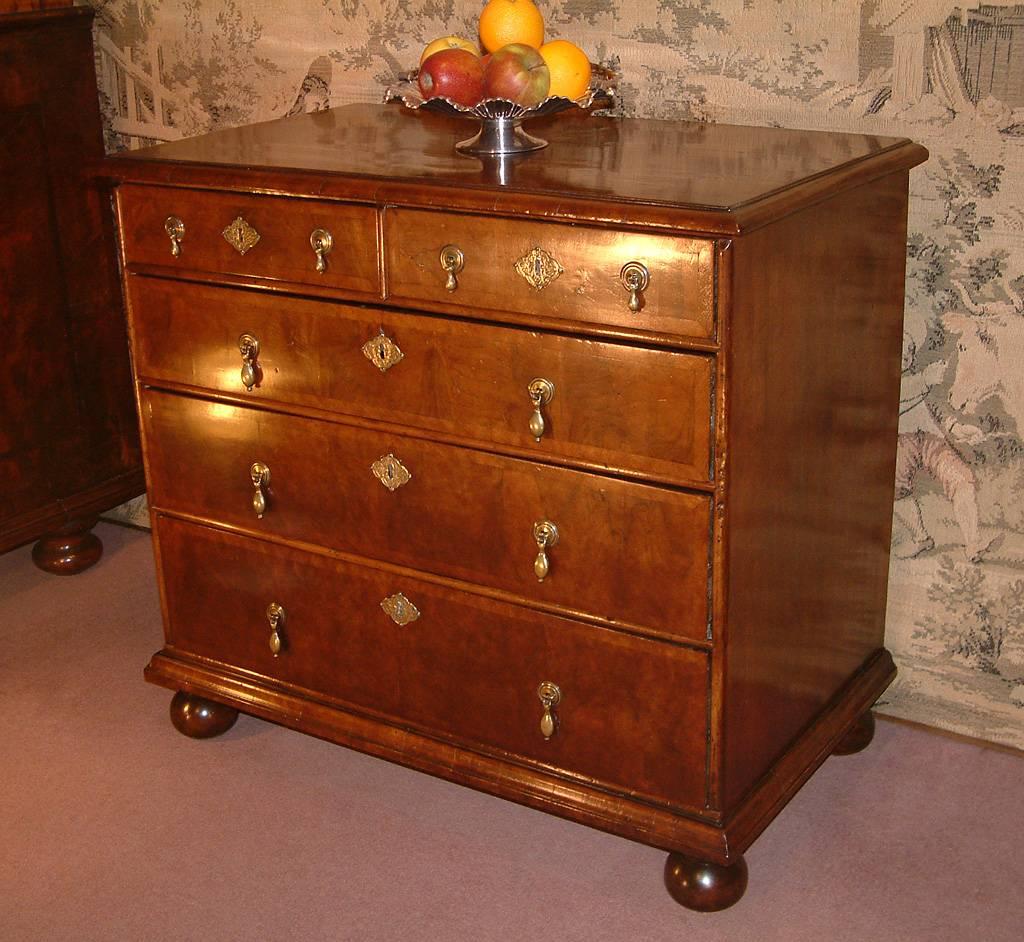 Queen Anne Small Walnut Early 18th Century Bachelors Chest of Drawers, circa 1710