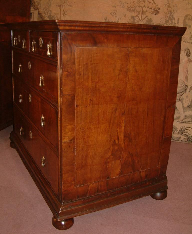 English 17th Century Figured Walnut Chest of Drawers, circa 1690 For Sale
