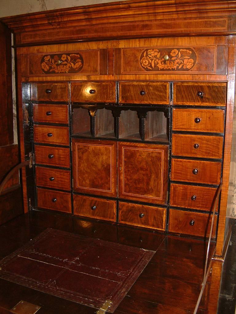 English 17th Century Walnut Marquetry Inlaid Escritoire Cabinet on Chest, circa 1690 For Sale