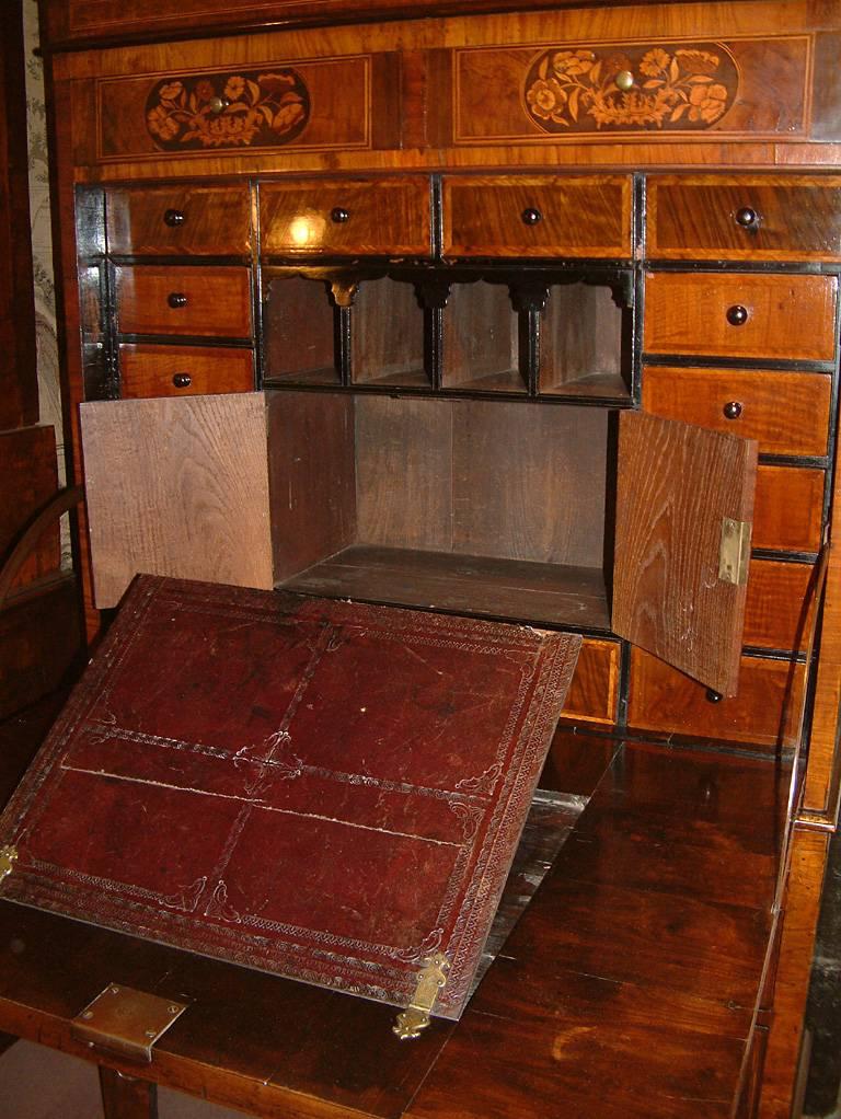 17th Century Walnut Marquetry Inlaid Escritoire Cabinet on Chest, circa 1690 In Good Condition For Sale In East Sussex, GB