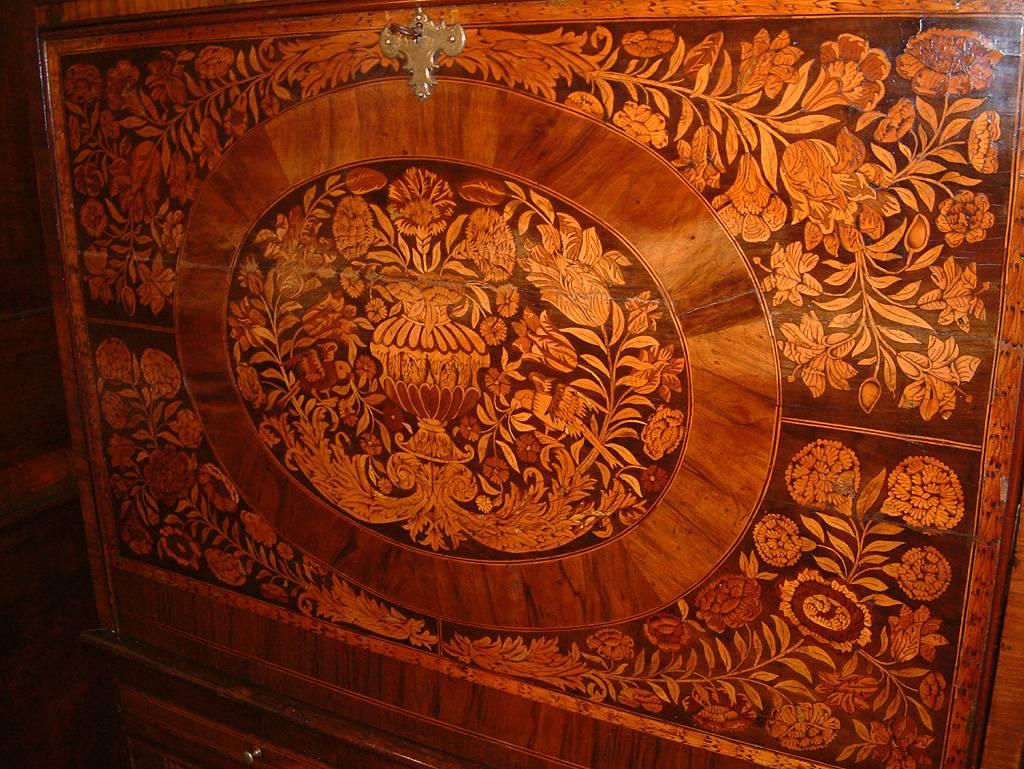 17th Century Walnut Marquetry Inlaid Escritoire Cabinet on Chest, circa 1690 For Sale 1