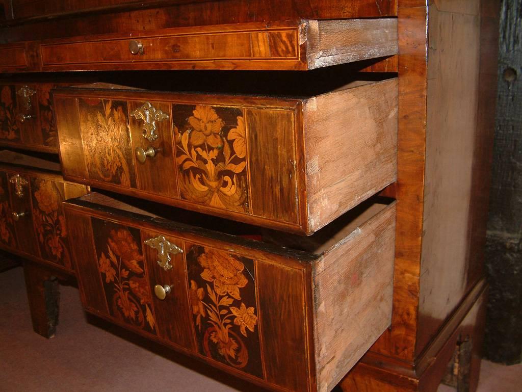 17th Century Walnut Marquetry Inlaid Escritoire Cabinet on Chest, circa 1690 For Sale 4