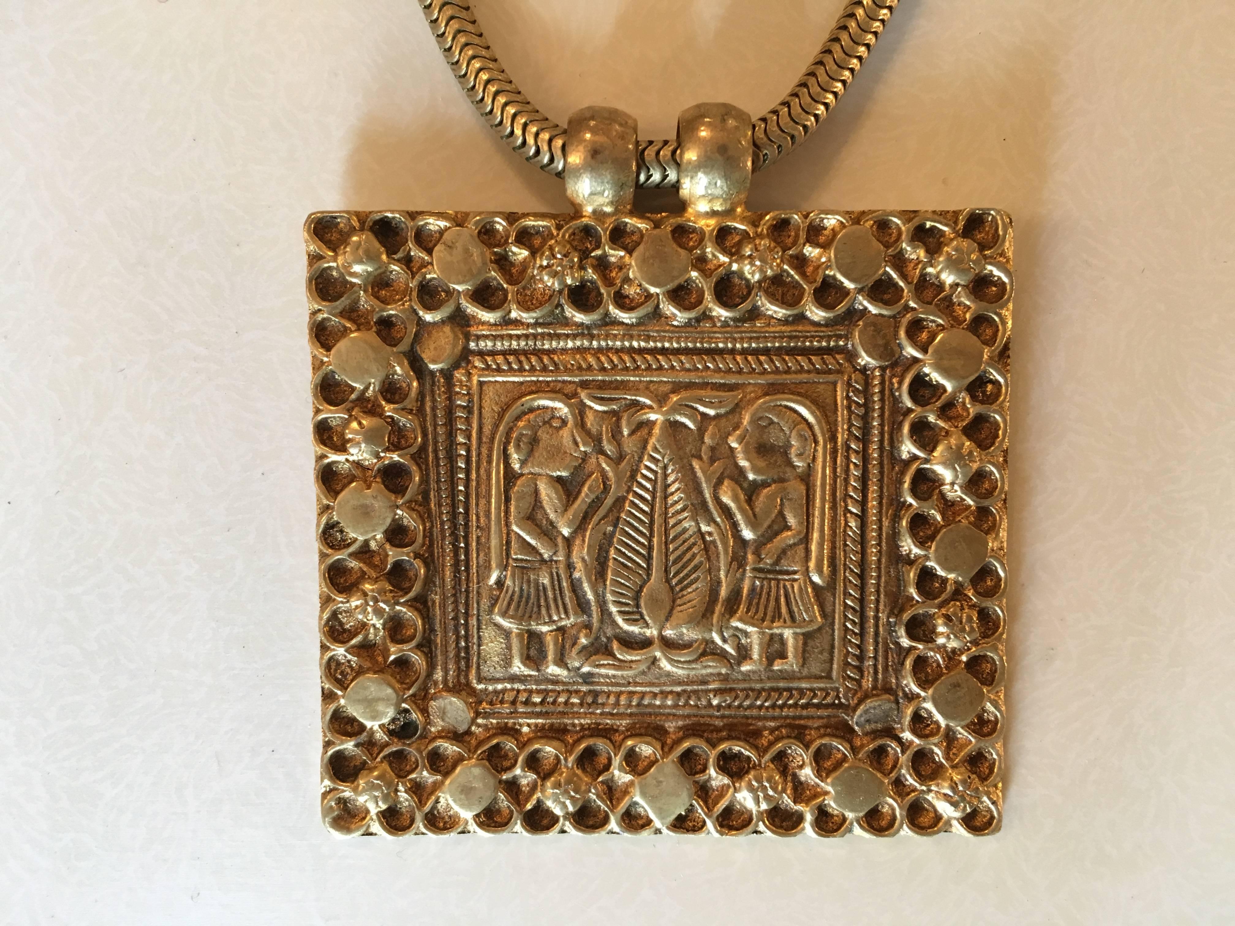 Beautiful pendant in bronze by Line Vautrin.
Not signed but referenced in the site Line Vautrin in jewels and named L' Arbre de Vie.
Good condition. Perhaps the necklace clasp is not original. Indeed in the site it is not the same. A little