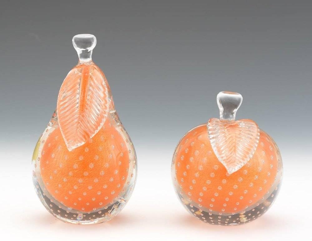 Alfredo Barbini Two Pieces of Venetian Glass Fruit Book Ends

Both with original glass labels, clear glass with gold leaf inclusions and controlled bubble pattern over orange interior, with applied clear glass stem and leaf.

Condition: Very nice.
6