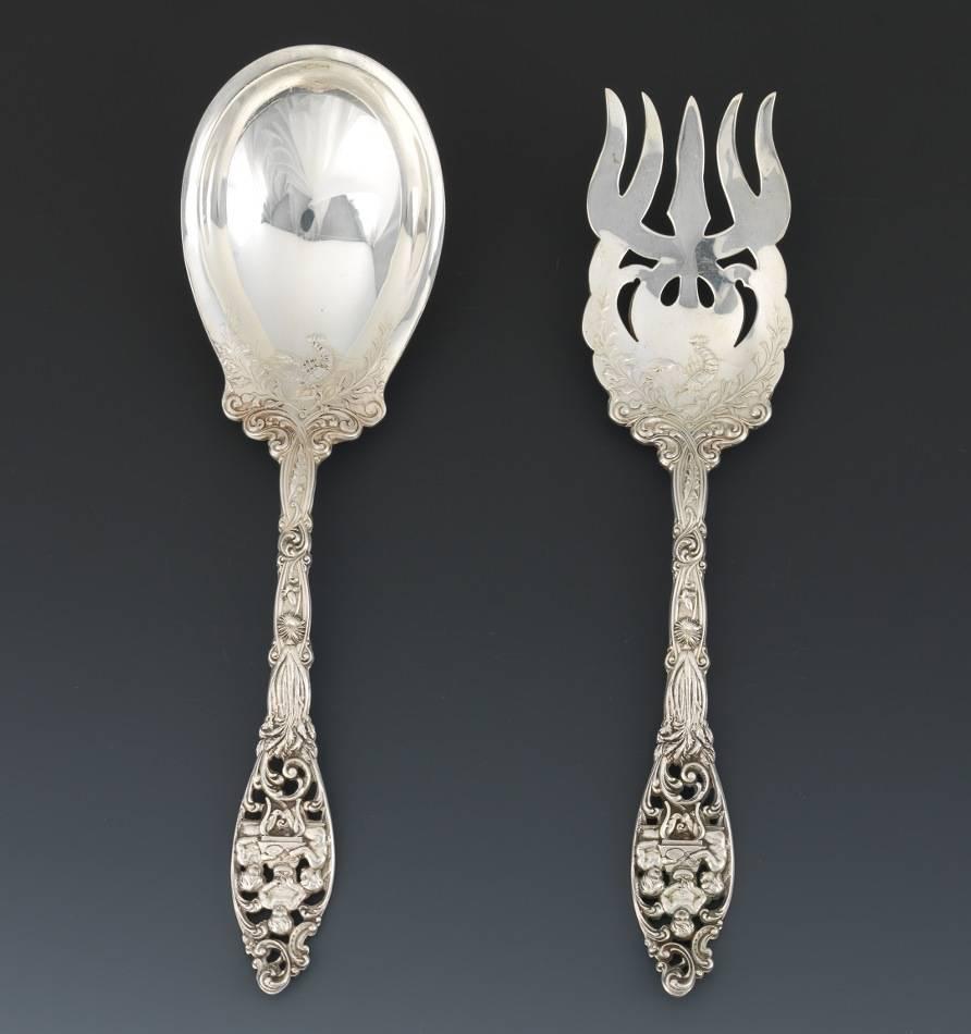 Sterling silver lobster serving fork and spoon by Dominick and Haff, "Labors of Cupid" new version, marked on the backs, with flannel sleeve. Total weight 11.61 toz.

Condition: Good.
Measures: 9 ½", 10 ½".
 
 