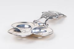 Club Shaped Tea Strainer with King of Clubs Figure Handle