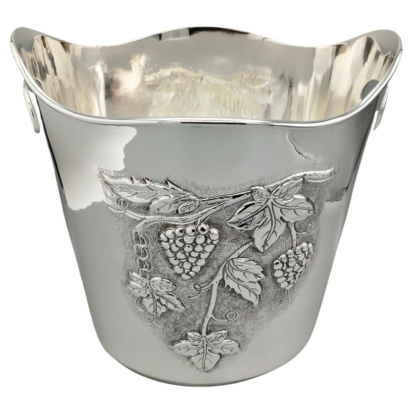Secchio champagne Italiano in argento Sterling 925 cesellato con motivi uva en venta