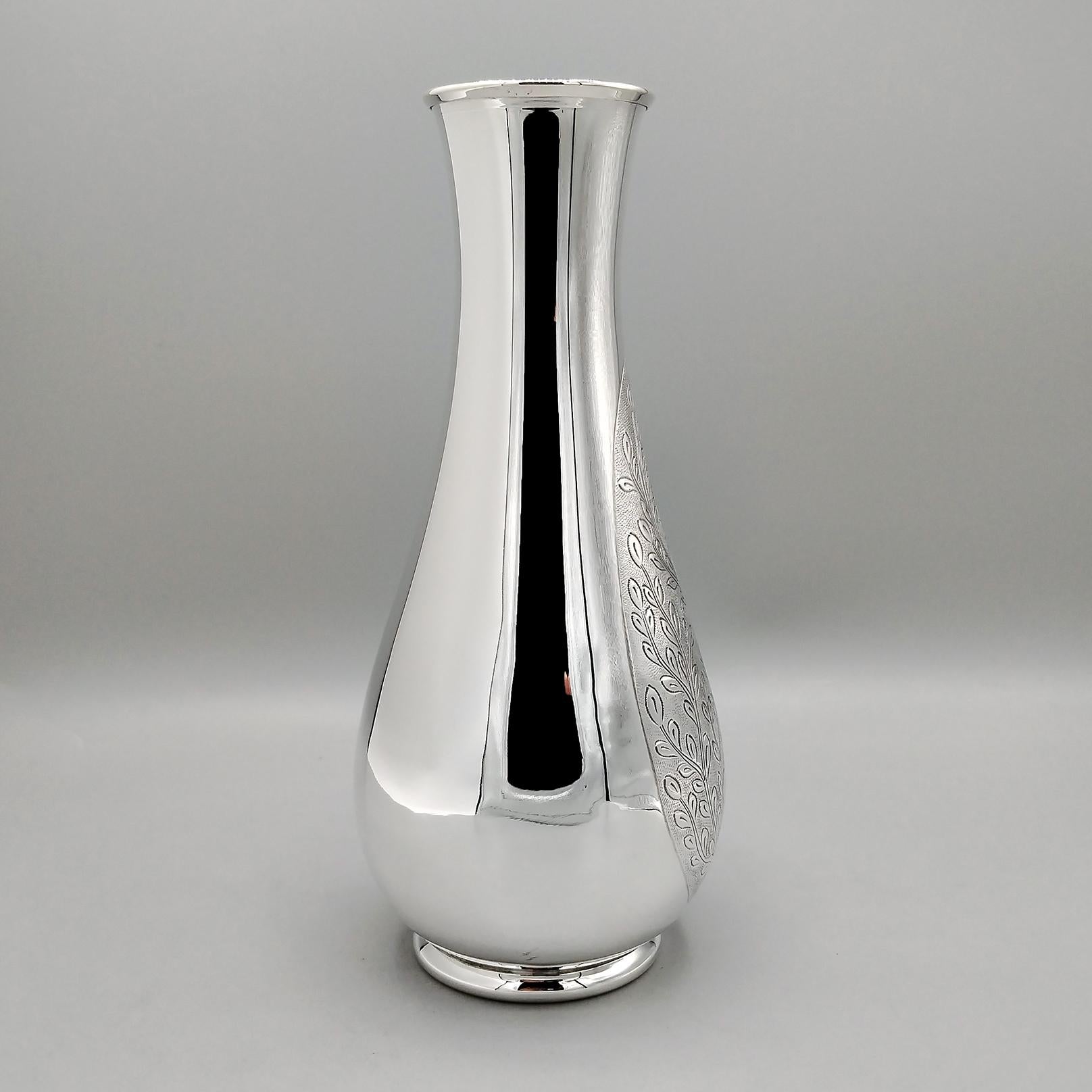 Argento Italian Solid 800 silver engraved vase in vendita