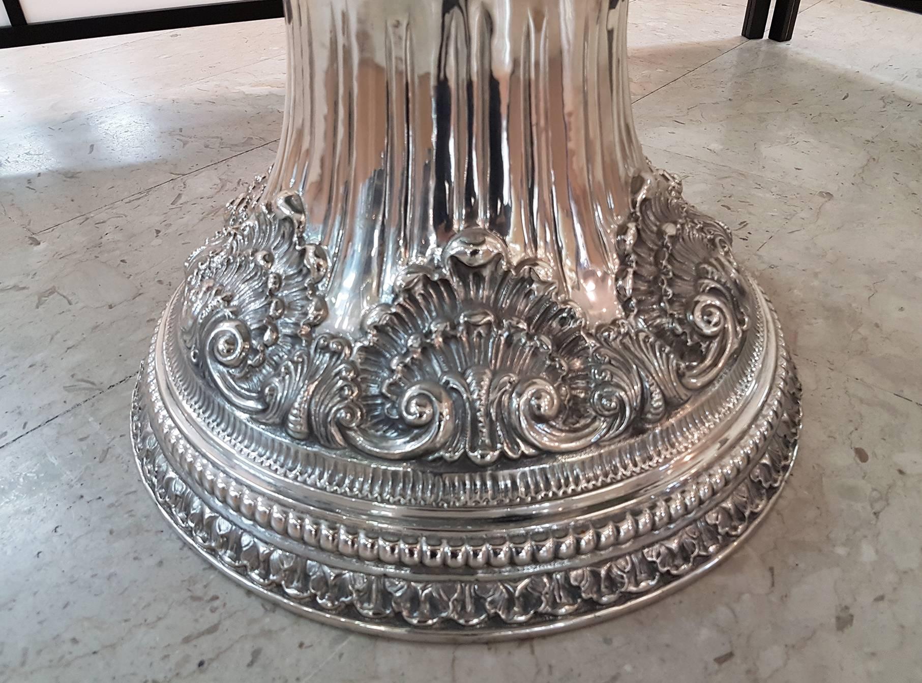 20th Century Italian Silver Table. Top is in brown Slab  Fossil American Sequoia In Excellent Condition For Sale In VALENZA, IT