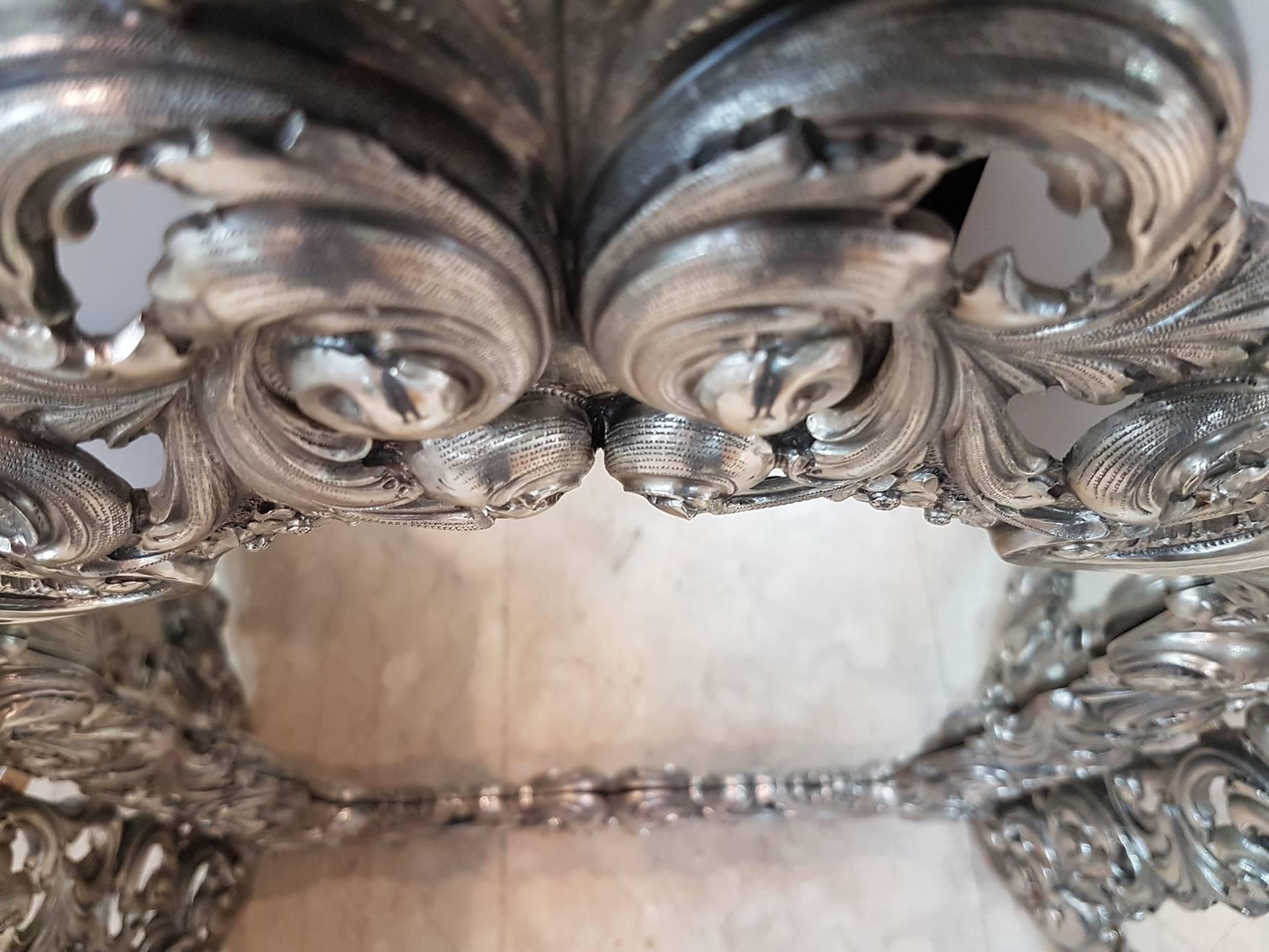 Triptyque miroir italien du 20ème siècle en argent sterling fait à la main, style néo-baroque en vente 2